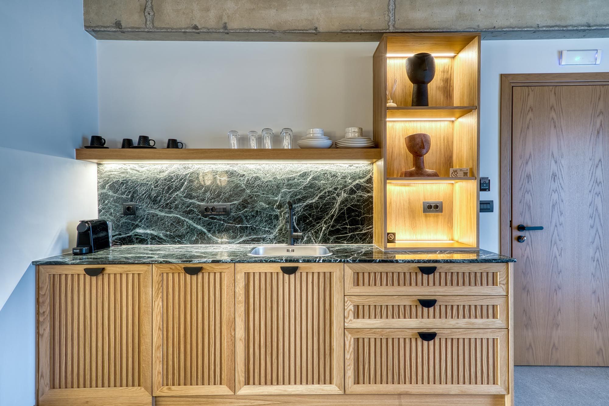 9-Capital_Suites_373.jpg