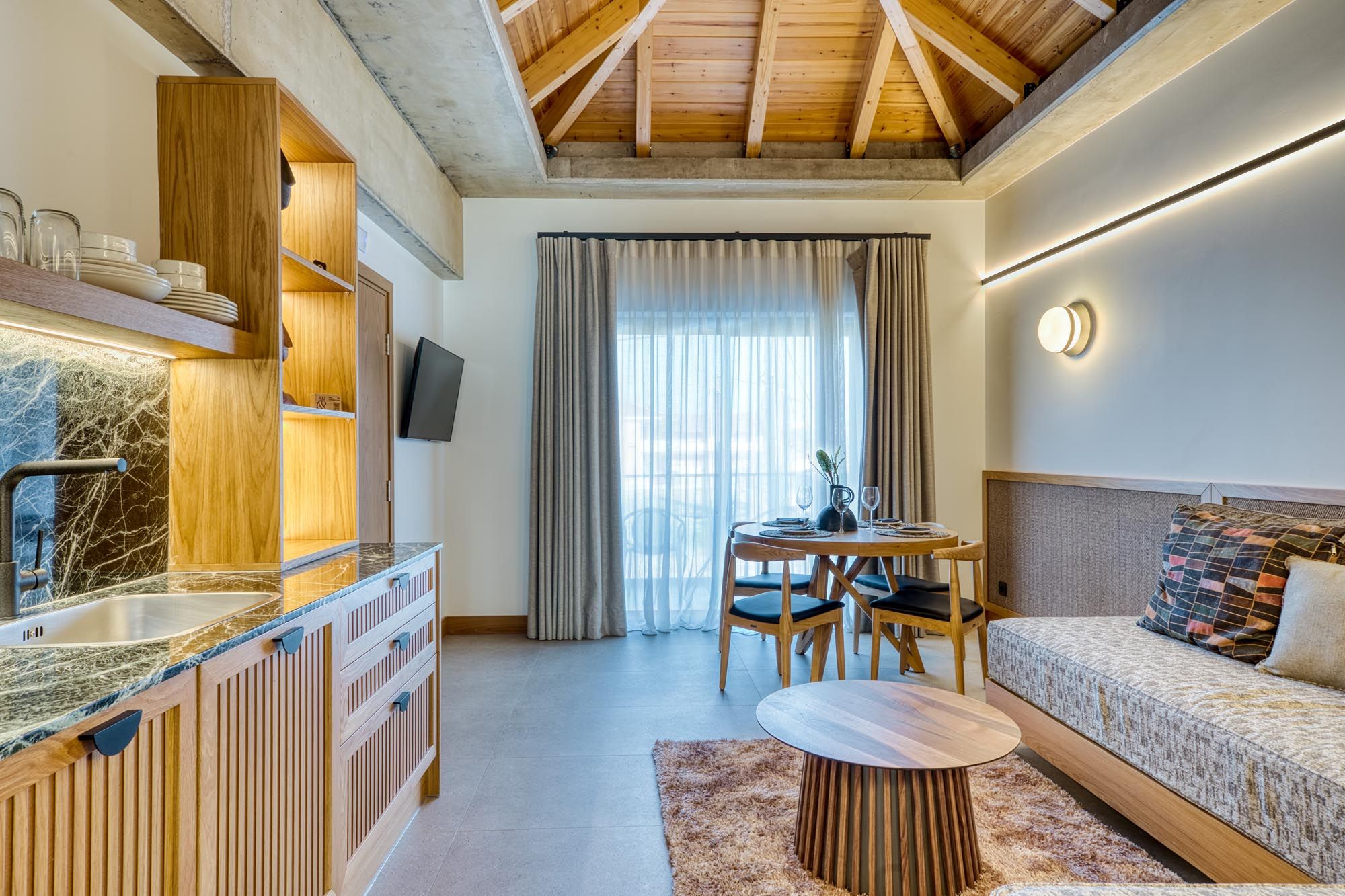 8-Capital_Suites_374.jpg